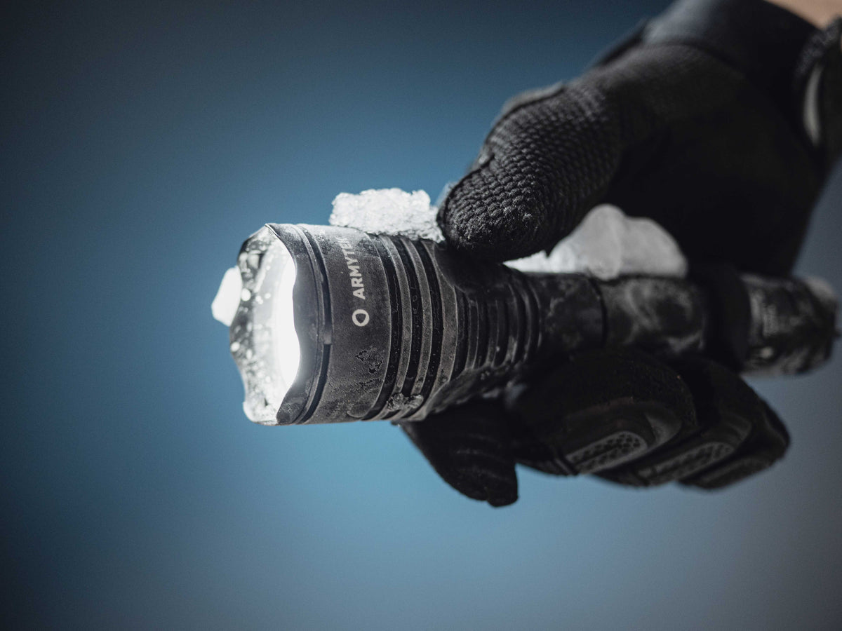 Armytek Viking Pro Magnet USB – Hvit – 2200 lm – 11°:40° – Armytek