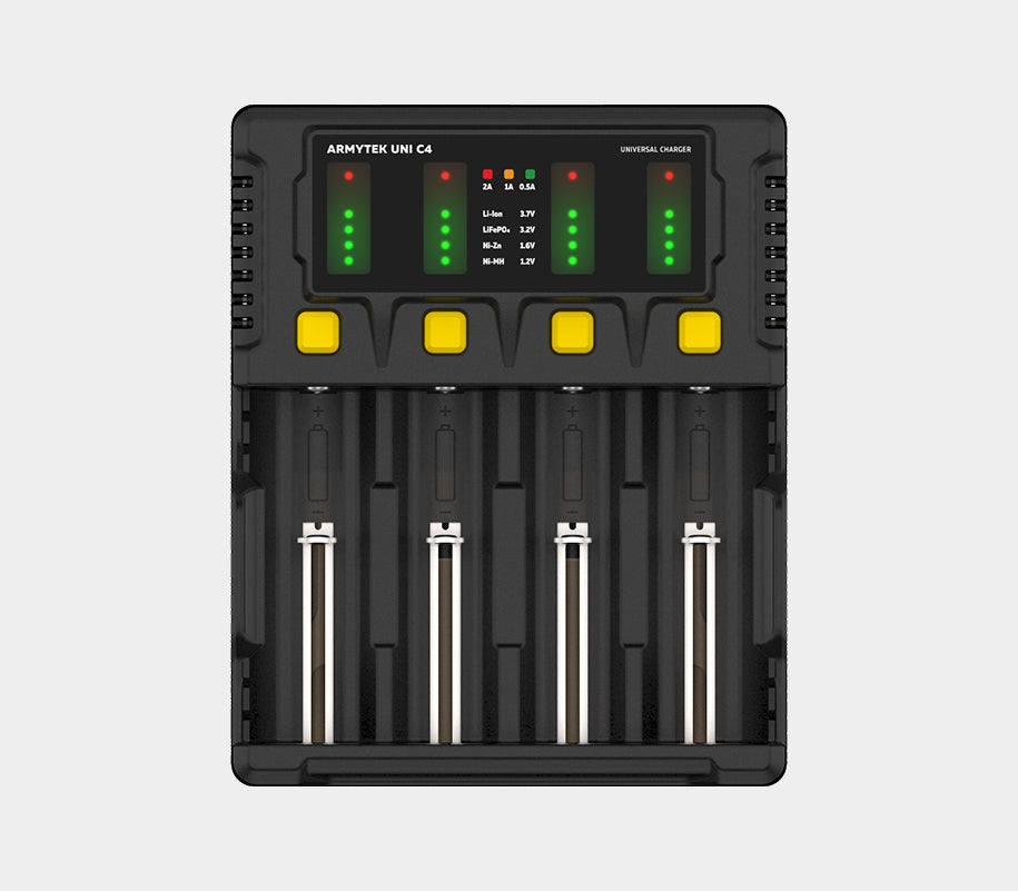 Uni C4 Batterilader / 4 kanaler / LED-indikator / Inngang AC 85–264V eller DC 12V / Utgang opptil 2A per kanal / For IMR/Li-Ion, Ni-MH, Ni-Cd, LiFePO4, Ni-Zn / Type A eller Type C / Biladapter – Armytek