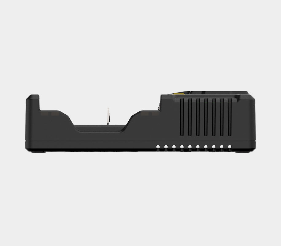 Uni C4 Batterilader / 4 kanaler / LED-indikator / Inngang AC 85–264V eller DC 12V / Utgang opptil 2A per kanal / For IMR/Li-Ion, Ni-MH, Ni-Cd, LiFePO4, Ni-Zn / Type A eller Type C / Biladapter – Armytek