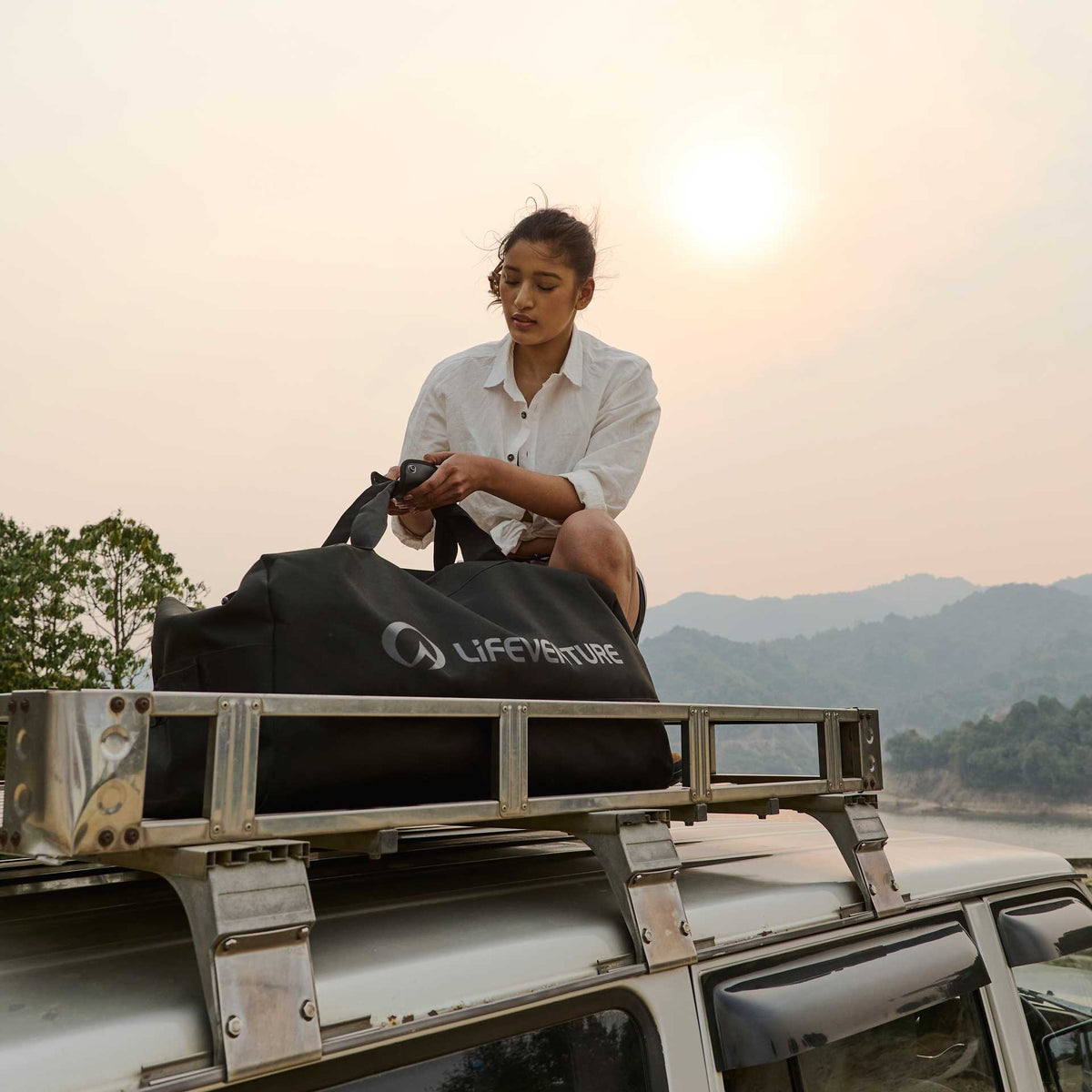 Expedition Wheeled Duffle Svart / 100 L – LifeVenture