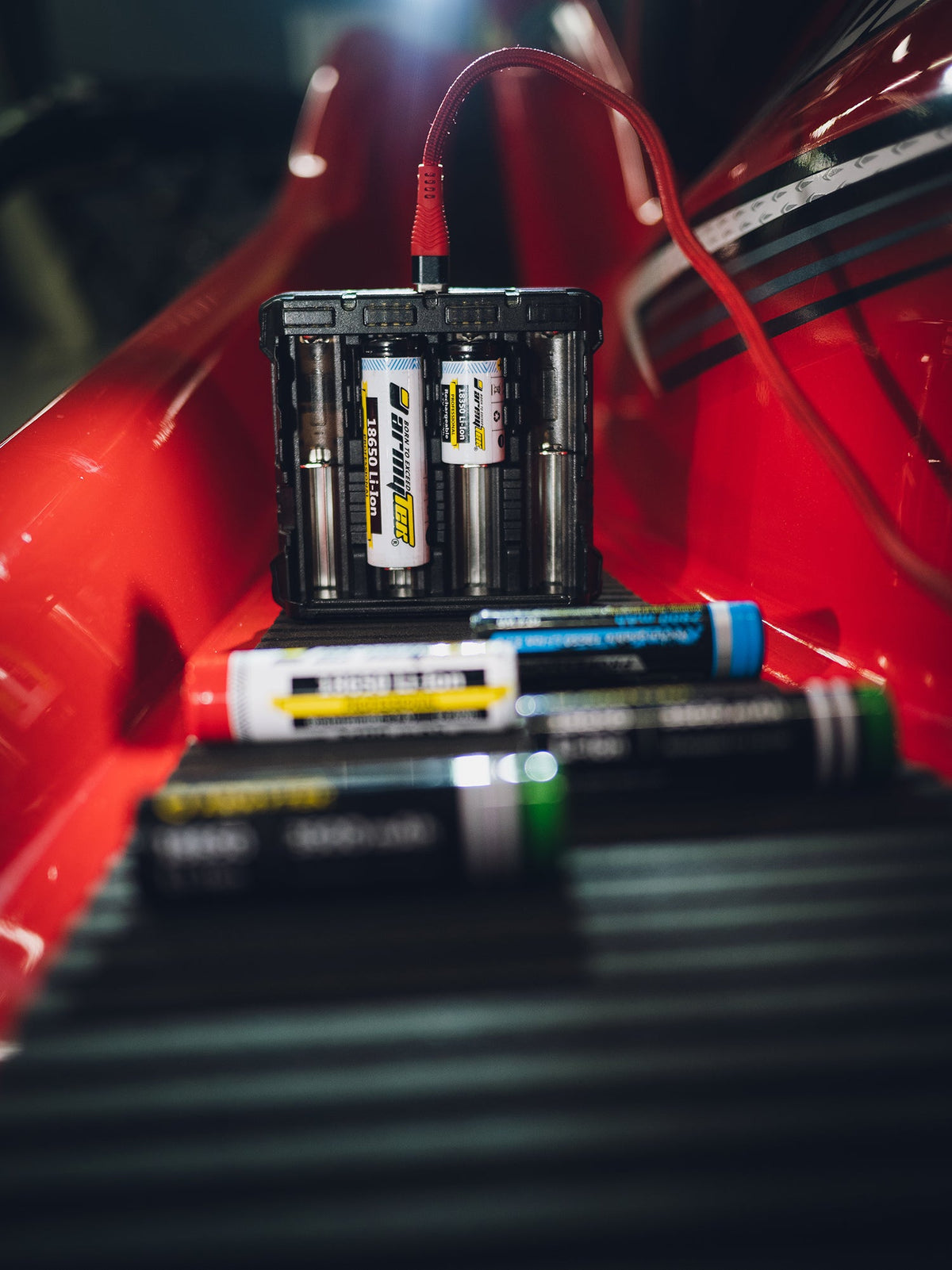 Handy C4 Pro lader / 4 kanaler / LED-indikasjon / Inngang 5V USB 3.1 Type-C / Utgang 4x1A / Powerbank 2x2.5A / for IMR/Li-Ion, Ni-MH, Ni-Cd – Armytek