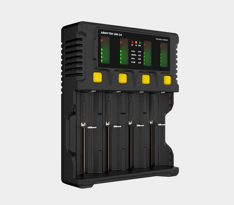Uni C4 Batterilader / 4 kanaler / LED-indikator / Inngang AC 85–264V eller DC 12V / Utgang opptil 2A per kanal / For IMR/Li-Ion, Ni-MH, Ni-Cd, LiFePO4, Ni-Zn / Type A eller Type C / Biladapter – Armytek